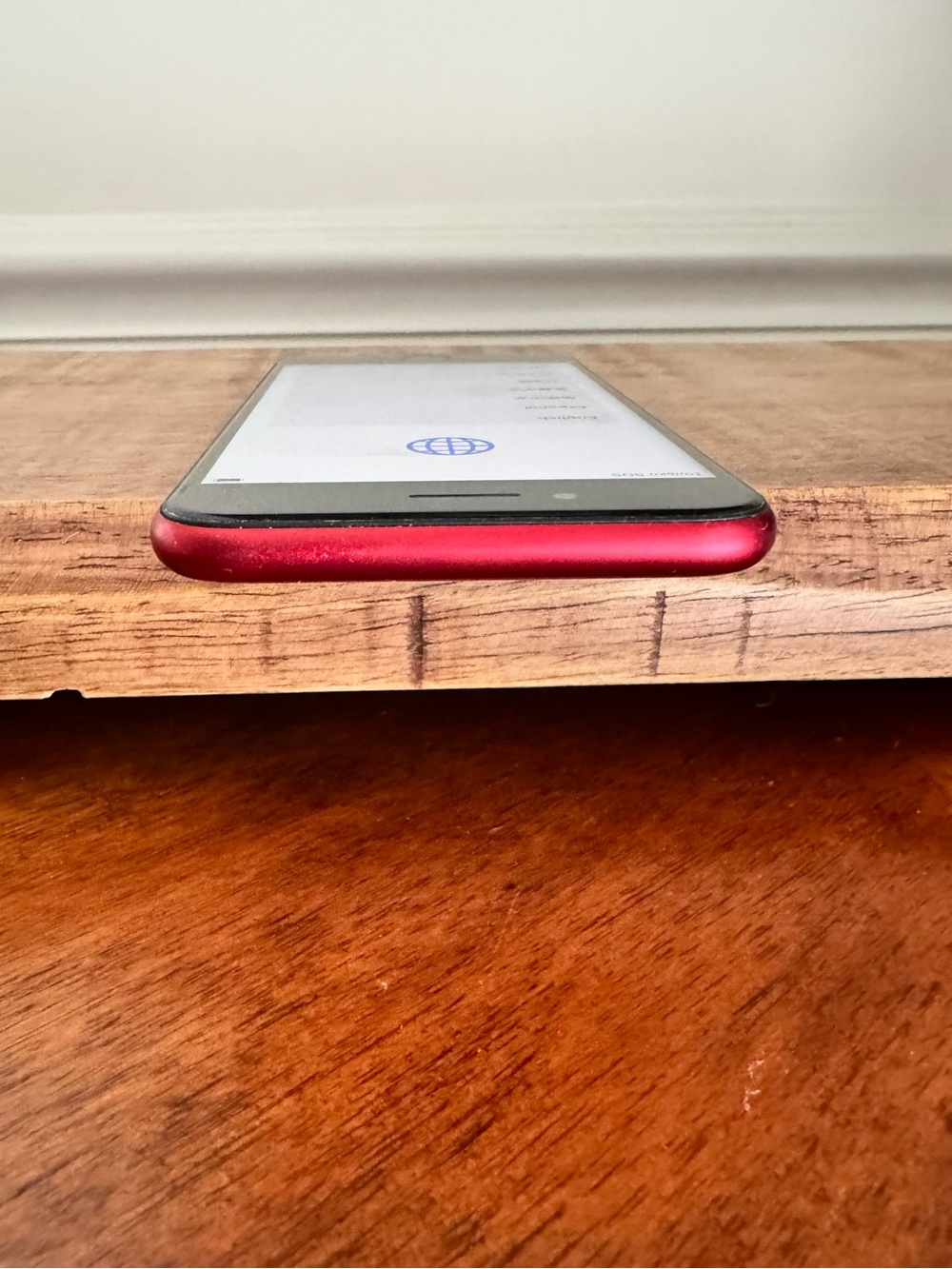 Apple iPhone SE 2nd Generation (PRODUCT)Red - Picture 3 of 7